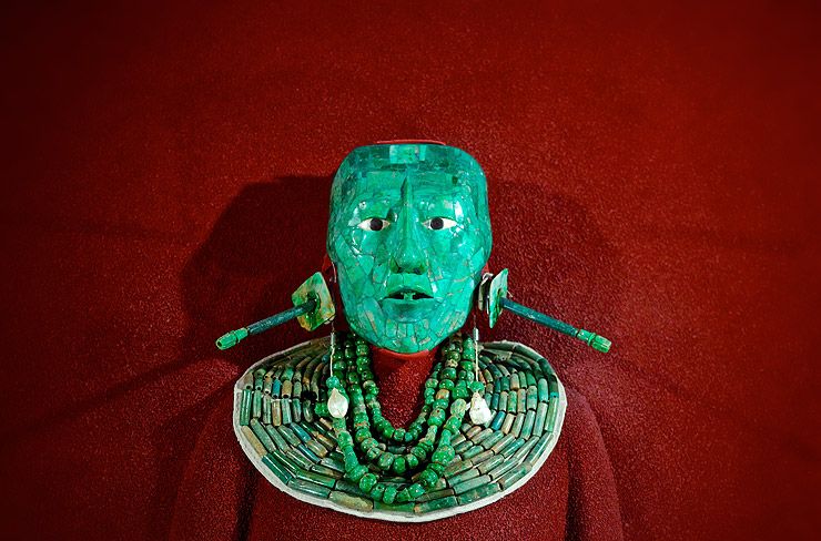 死者の埋葬品として使われたジェード製のマスク