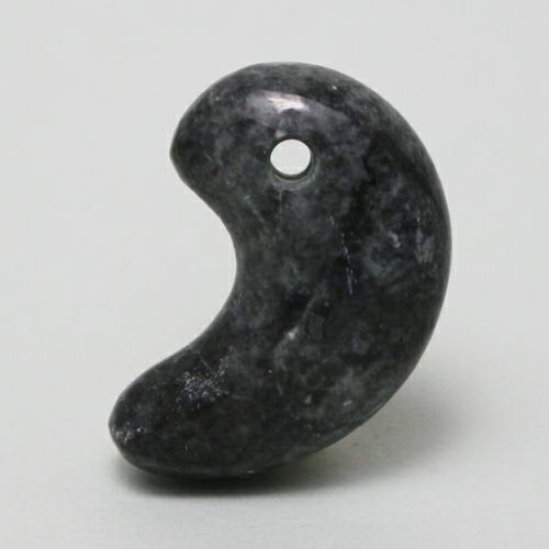 黒×白の明るいグレー・艶良し】（入門用黒色ヒスイ）糸魚川天然翡翠