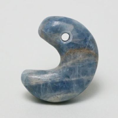 糸魚川翡翠　勾玉　ぷっくり　複雑紋様 勾玉／青色（入コン沢）ヒスイ | 糸魚川翡翠工房こたき