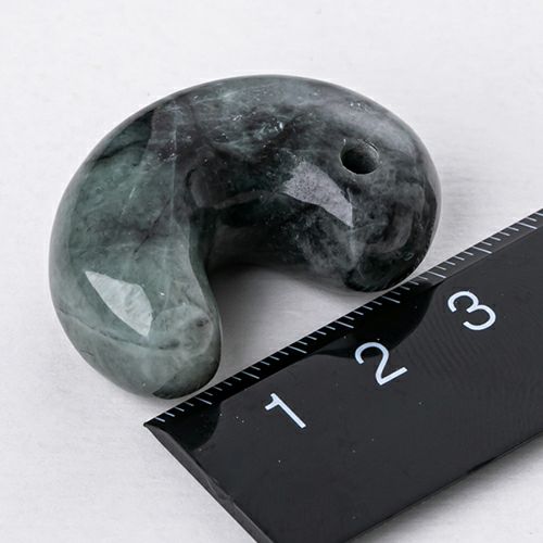 黒系・艶美麗】（高品質黒色ヒスイ）糸魚川天然翡翠勾玉 | 糸魚川翡翠