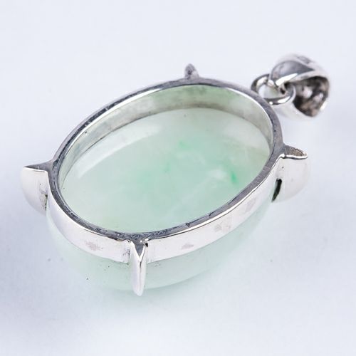 翡翠ペンダント