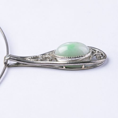 チョーカー風・雪色・爽やかな淡緑色】（高品質淡緑色ヒスイ