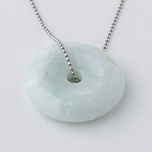 翡翠ペンダント