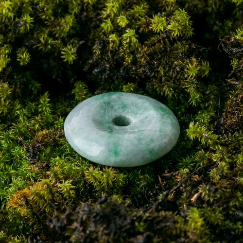 中型円盤・やわらかな濃緑色・艶美麗】（高品質濃緑色ヒスイ）糸魚川