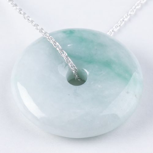 翡翠ペンダント