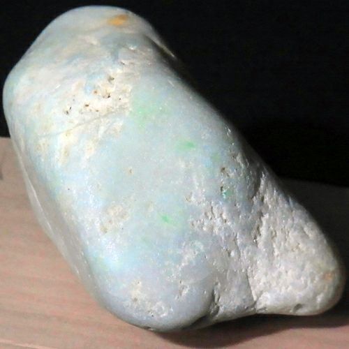 手のひらサイズ・宝石質で美しい・400g】（高品質淡緑色ヒスイ）糸魚川