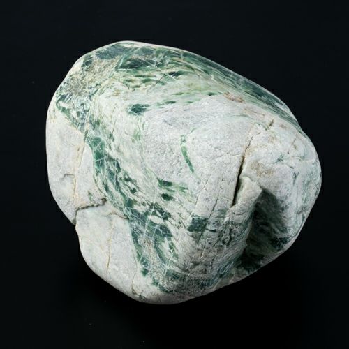 海石・輝く結晶緑模様・親不知産・1.7kg】（高品質濃緑色ヒスイ