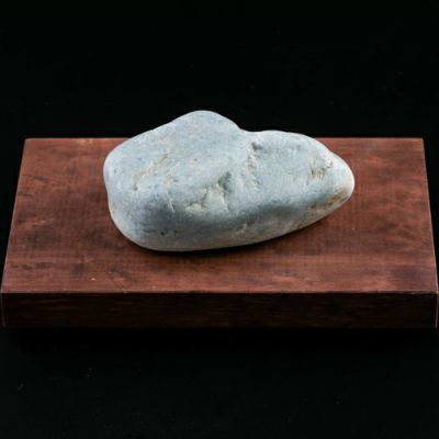 【宮崎ひすい海岸】紫翡翠　原石　304g 海石・青色翡翠・宮崎海岸産・970g】（高品質青色ヒスイ）糸魚川