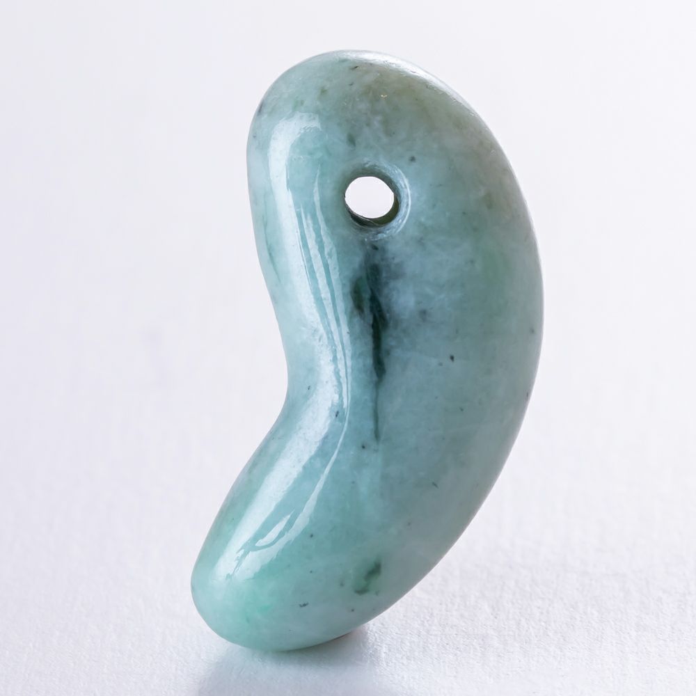 艶良し・透明感良し】（高品質濃緑色ヒスイ）糸魚川天然翡翠勾玉 