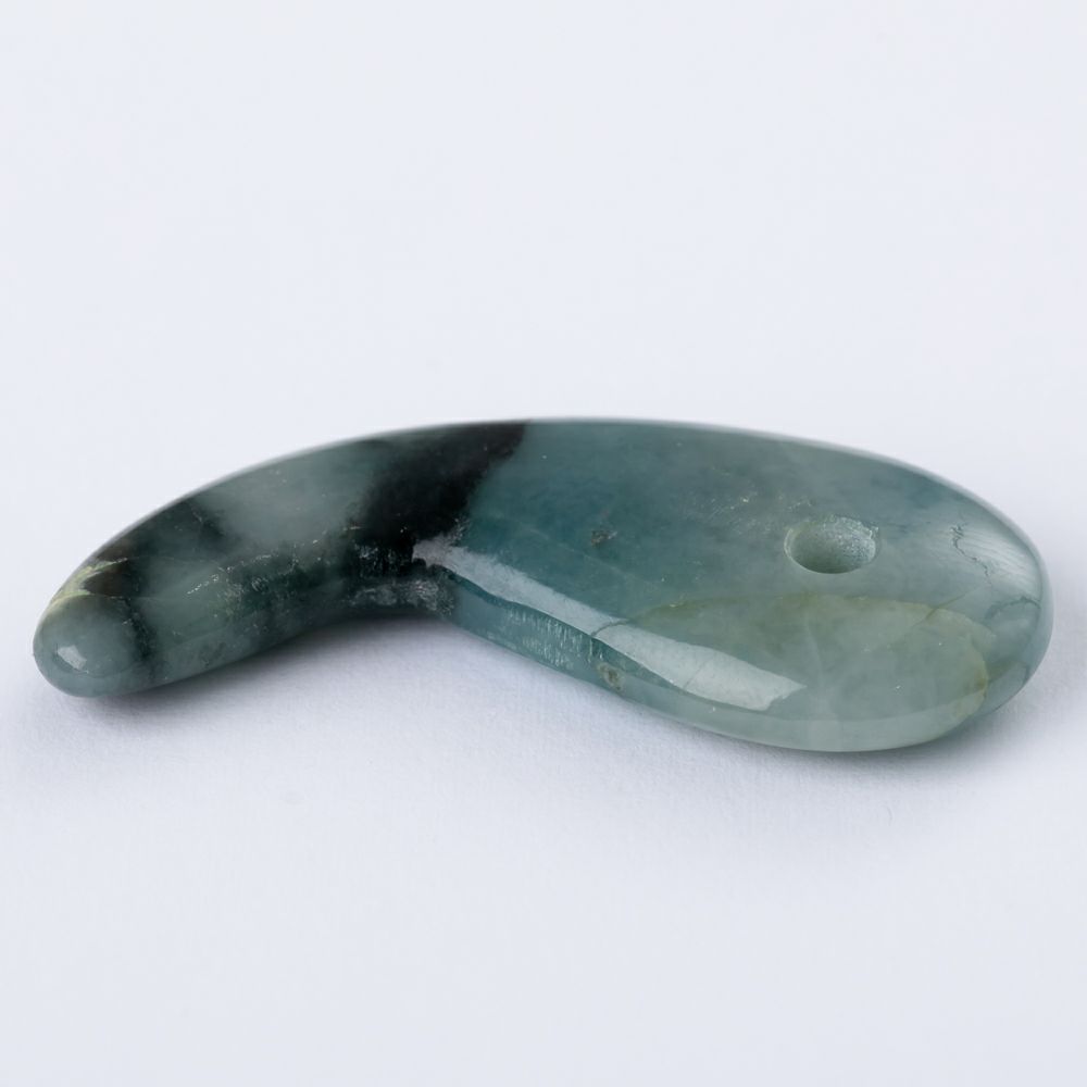 【つーか】糸魚川翡翠　勾玉　入りコン沢 源司作 入りコン沢の青翡翠勾玉 GM-048 - 糸魚川翡翠と稀少石の