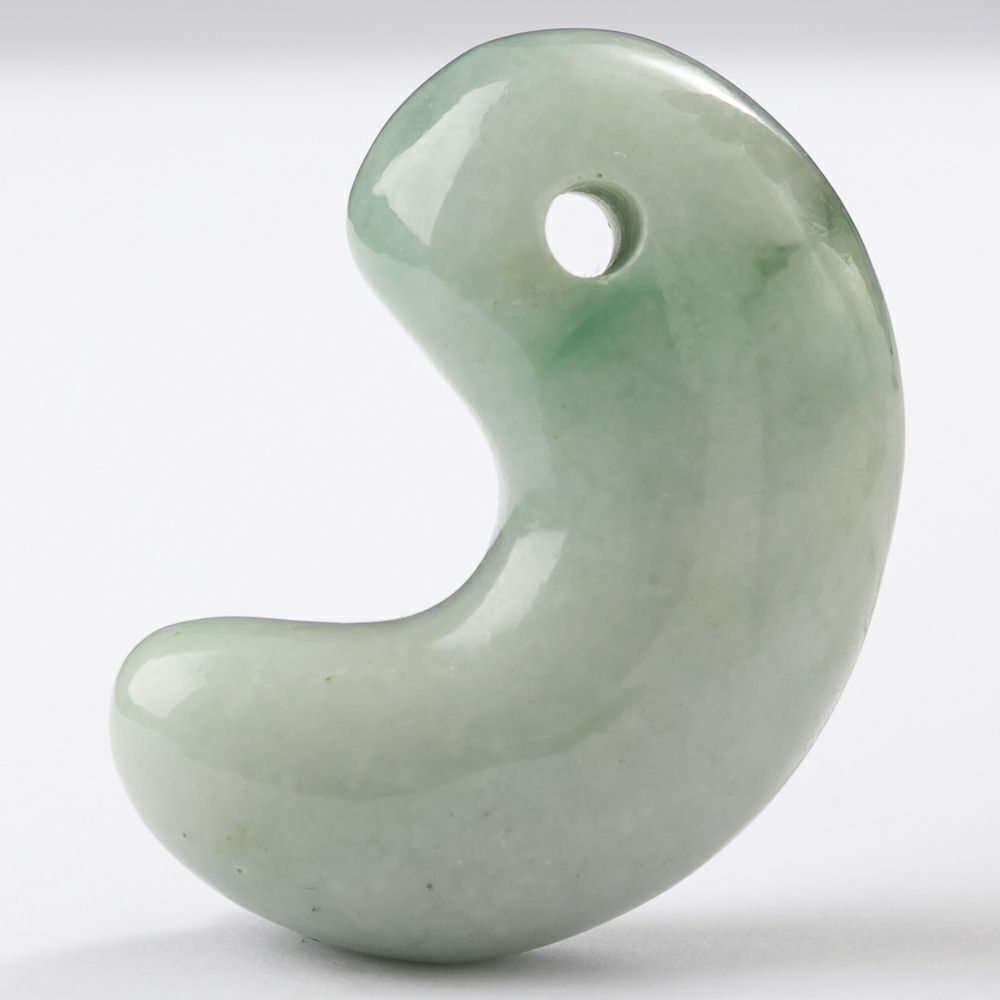 勾玉／淡緑色ヒスイ | 糸魚川翡翠工房こたき