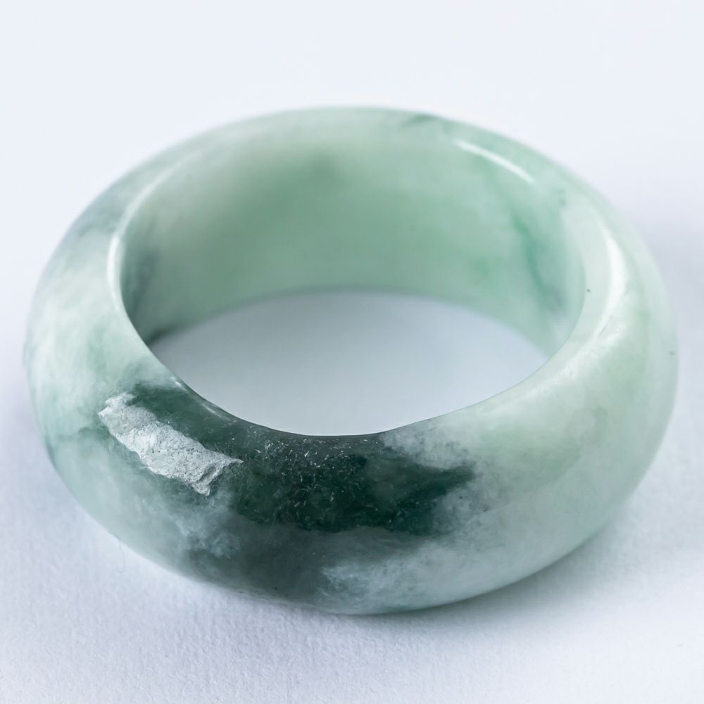 12号・淡緑×濃緑・透明感良し・艶美麗】（高品質濃緑色ヒスイ）糸魚川 