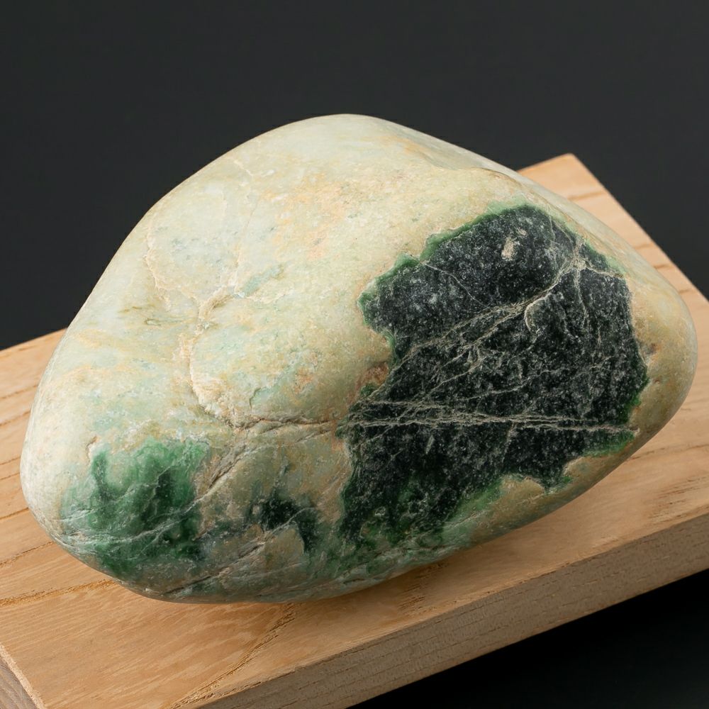 濃緑色・親不知産・1,230g】（高品質濃緑色ヒスイ）糸魚川天然翡翠原石