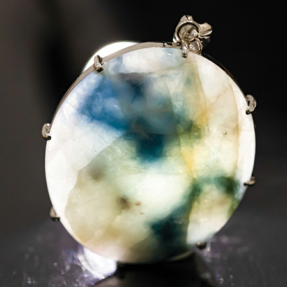 入コン沢・白×青色まだら・艶良し】（高品質青色ヒスイ）糸魚川天然