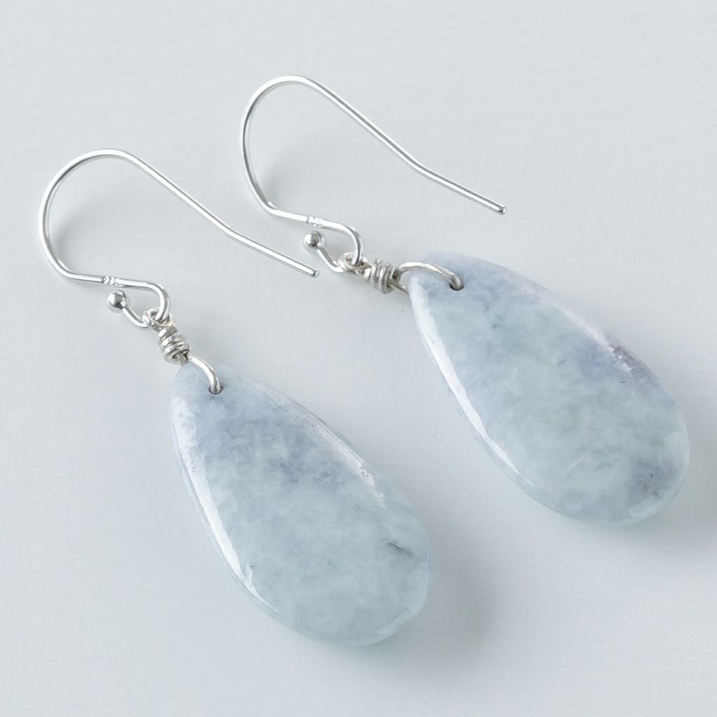 平らなしずく形】（高品質ラベンダー色ヒスイ）糸魚川天然翡翠ピアス