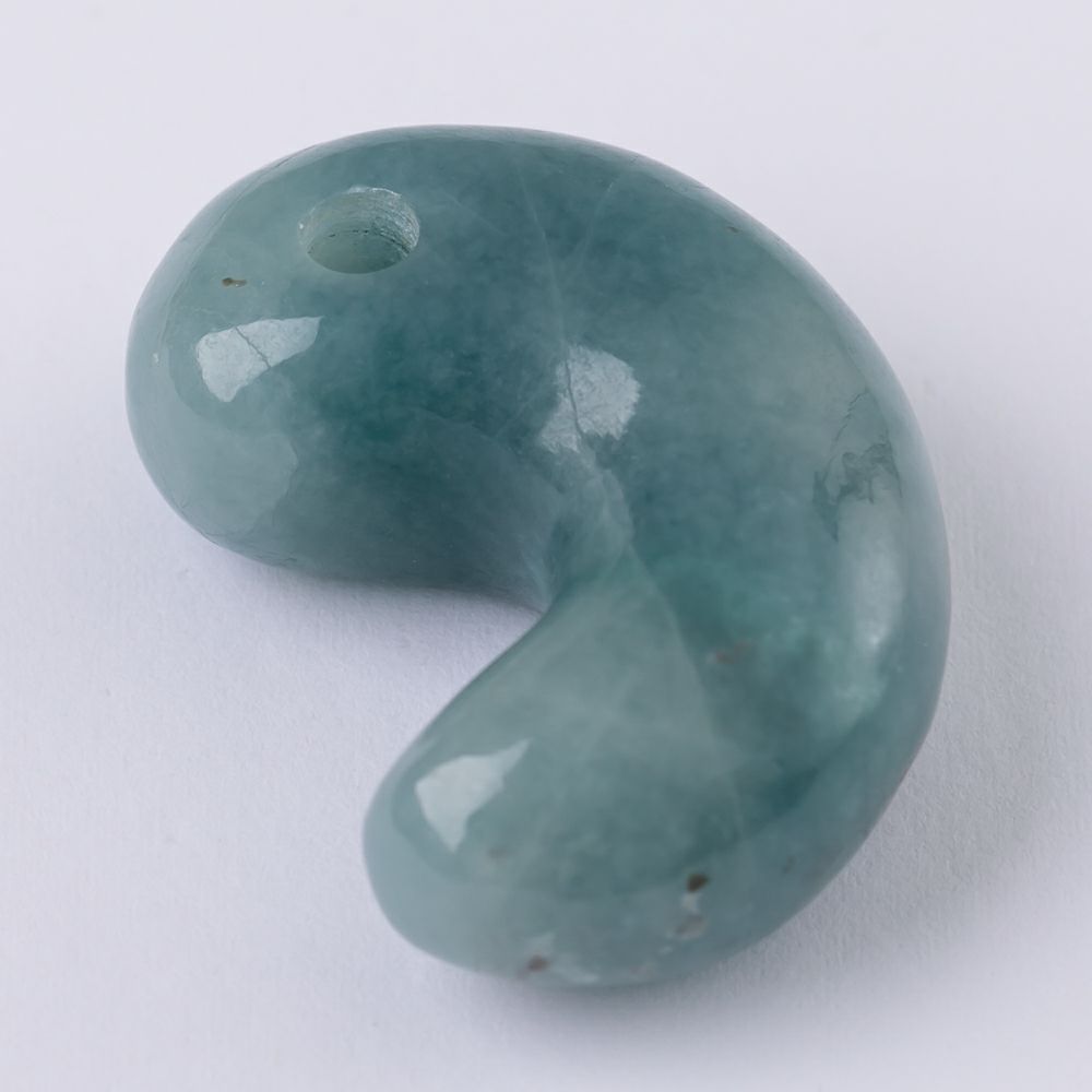 糸魚川翡翠　入りコン沢　勾玉 入コン沢・シンプルで上品・発色良し・透明感良し・艶良し】（高