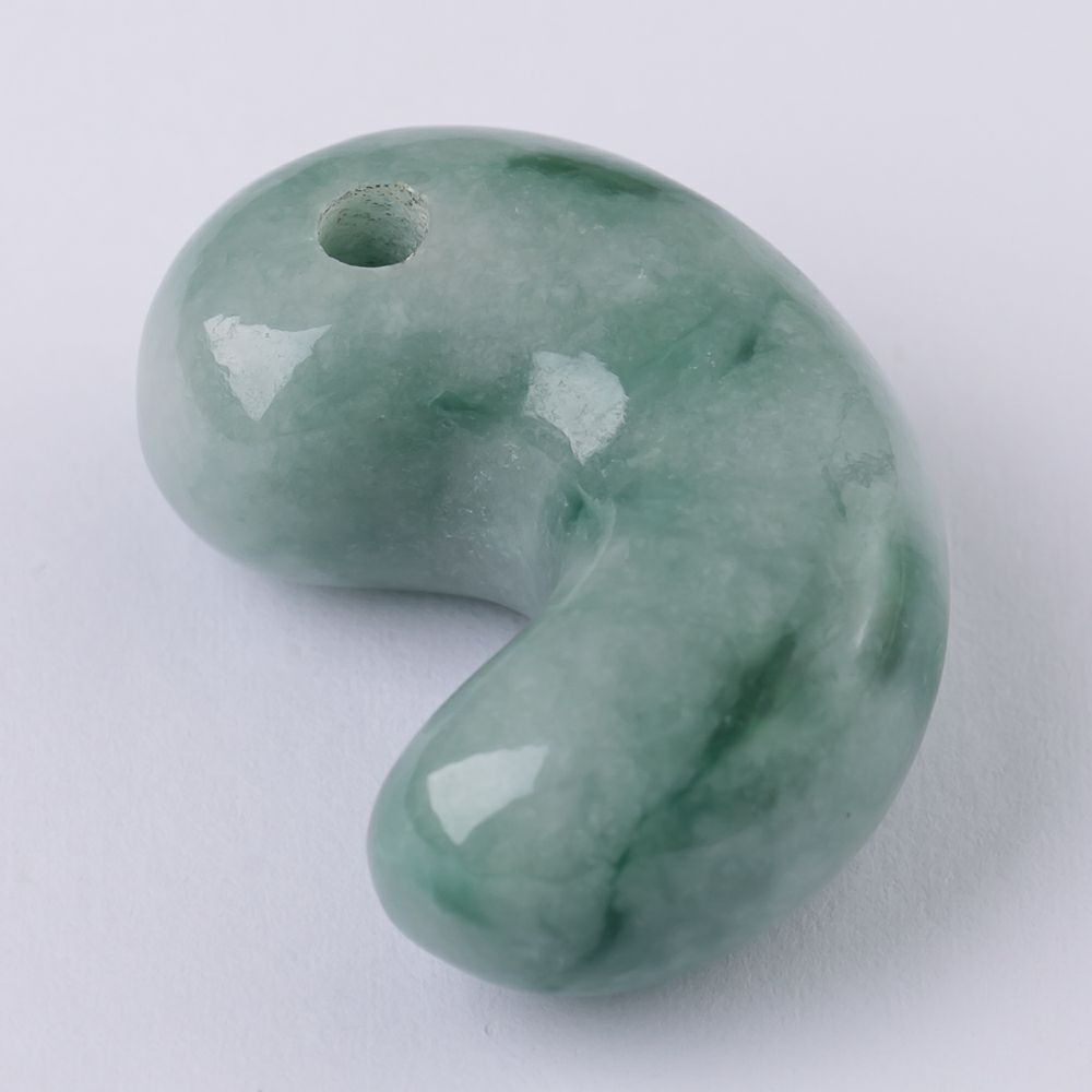 濃緑まだら模様・艶美麗】（高品質濃緑色ヒスイ）糸魚川天然翡翠勾玉