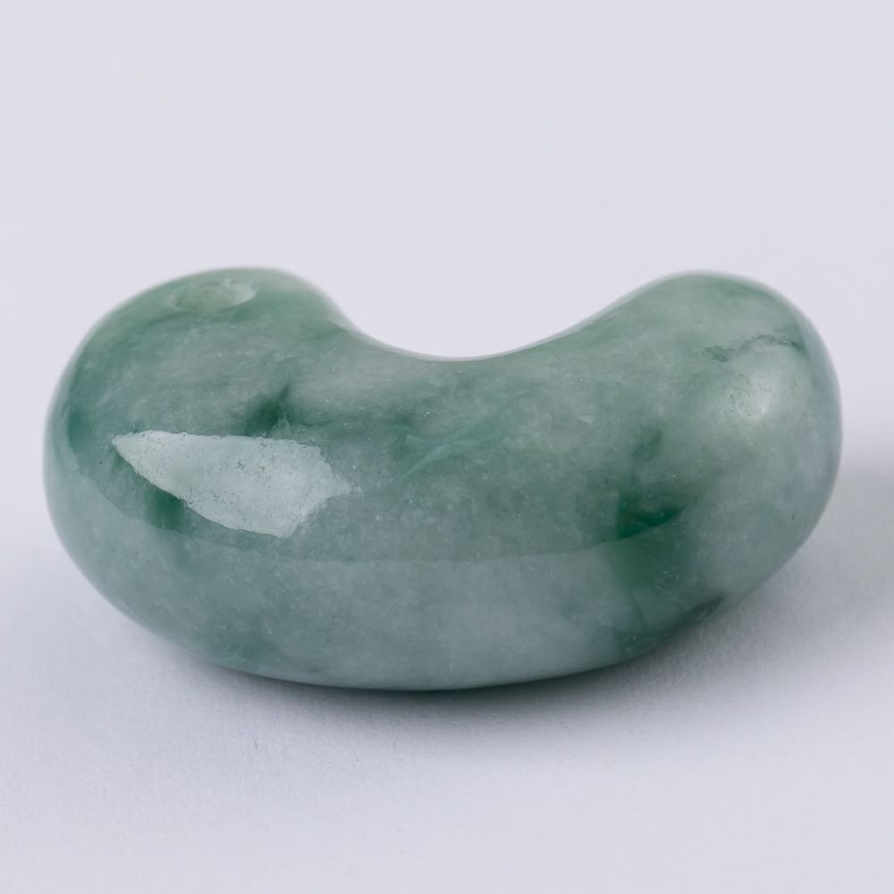 濃緑まだら模様・艶美麗】（高品質濃緑色ヒスイ）糸魚川天然翡翠勾玉