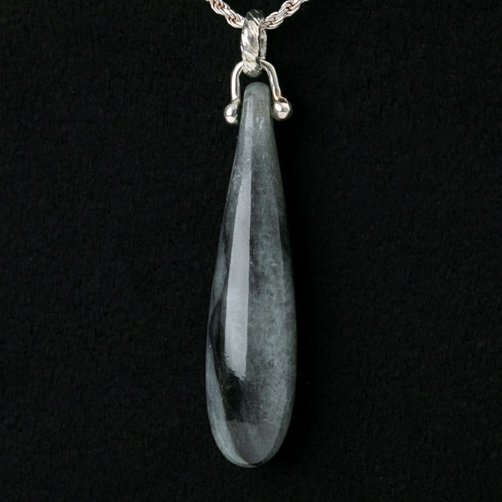 翡翠ペンダント