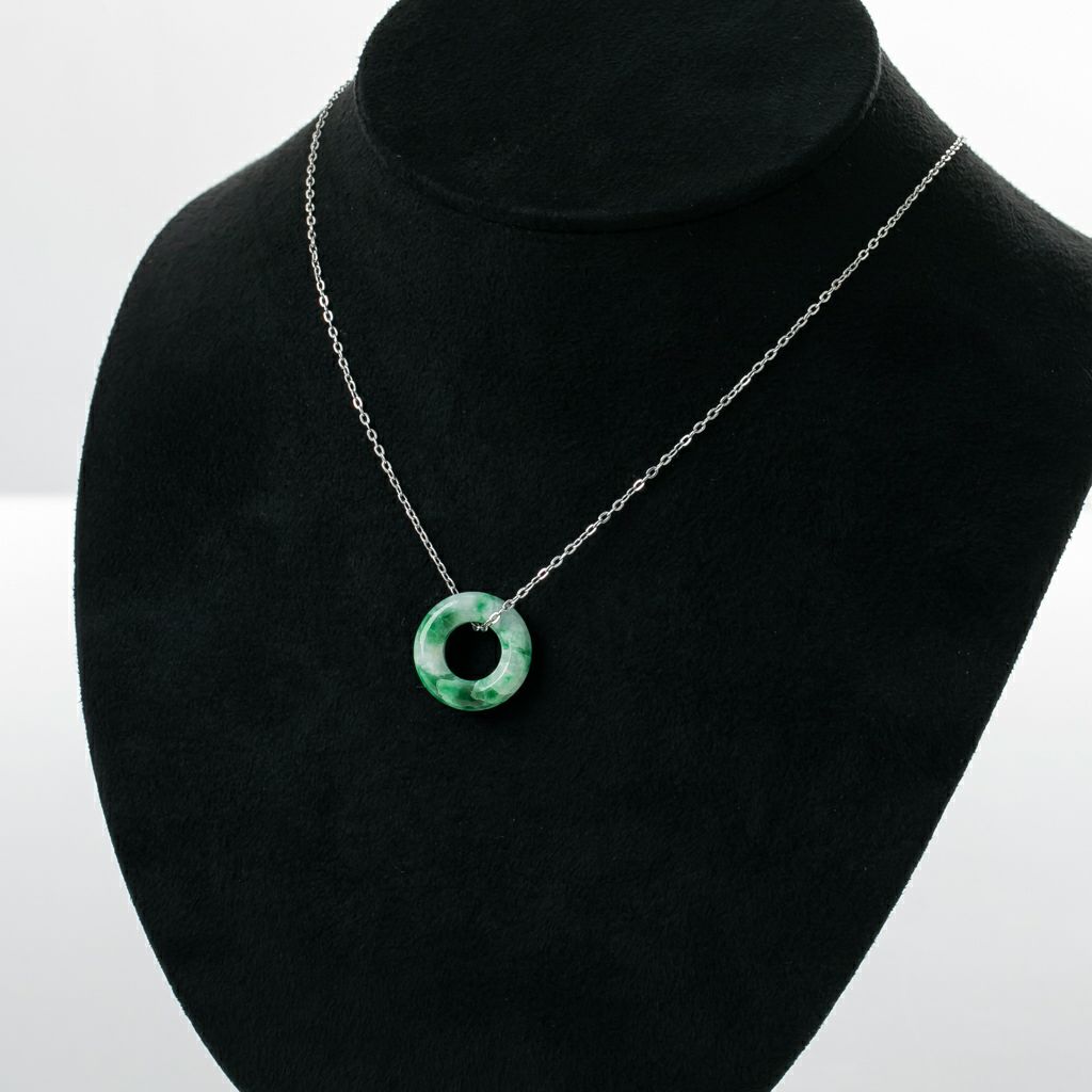 翡翠管玉ペンダント