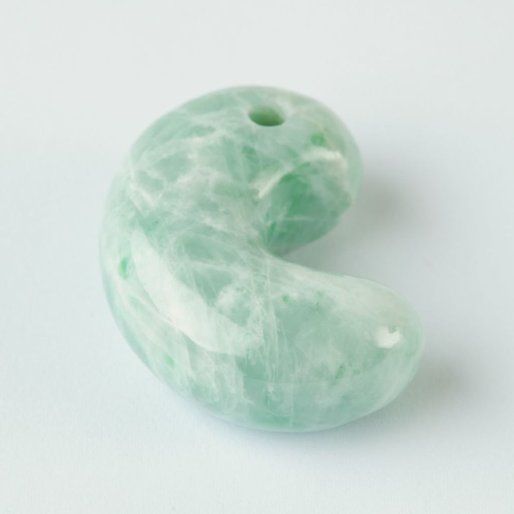 プレミアム・古代の勾玉・艶美麗】（プレミアム濃緑色ヒスイ）糸魚川