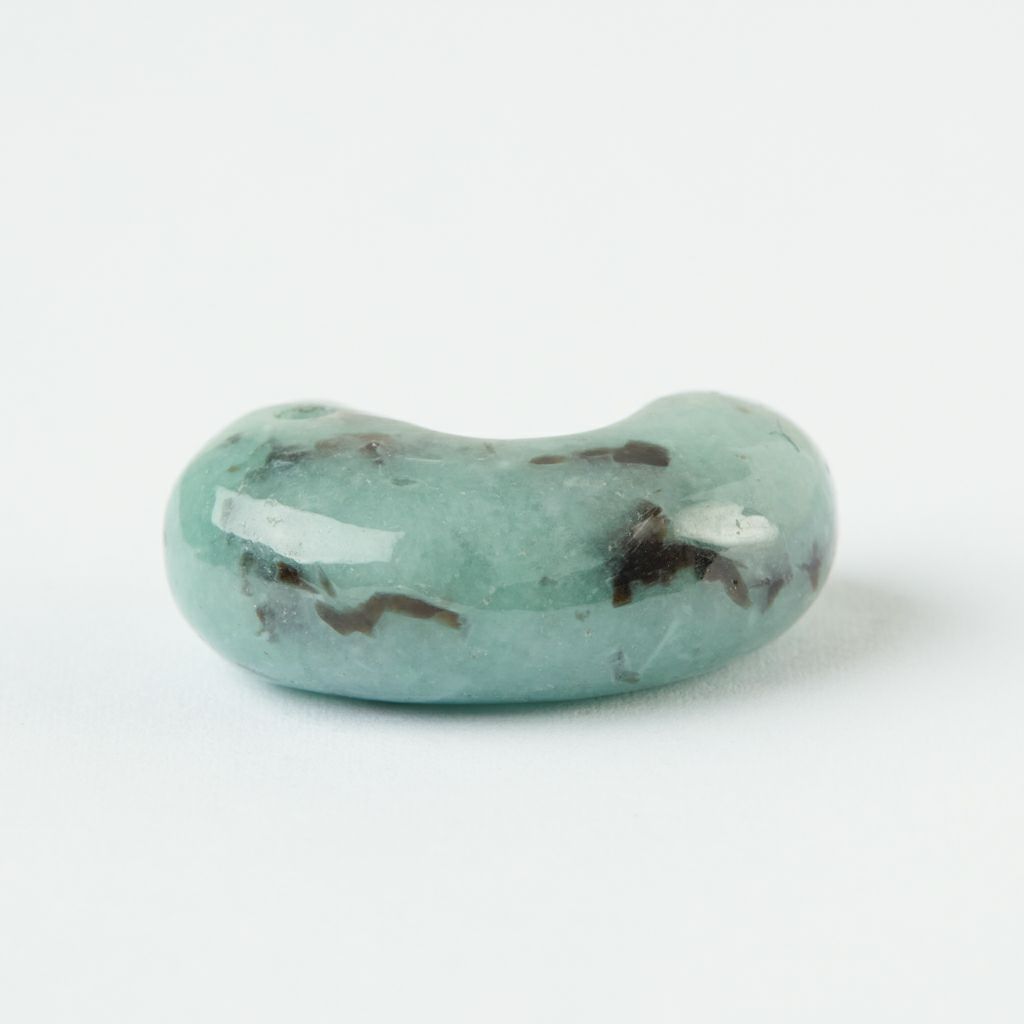 入コン沢・緑青色・艶美麗】（高品質緑青色ヒスイ）糸魚川天然翡翠勾玉