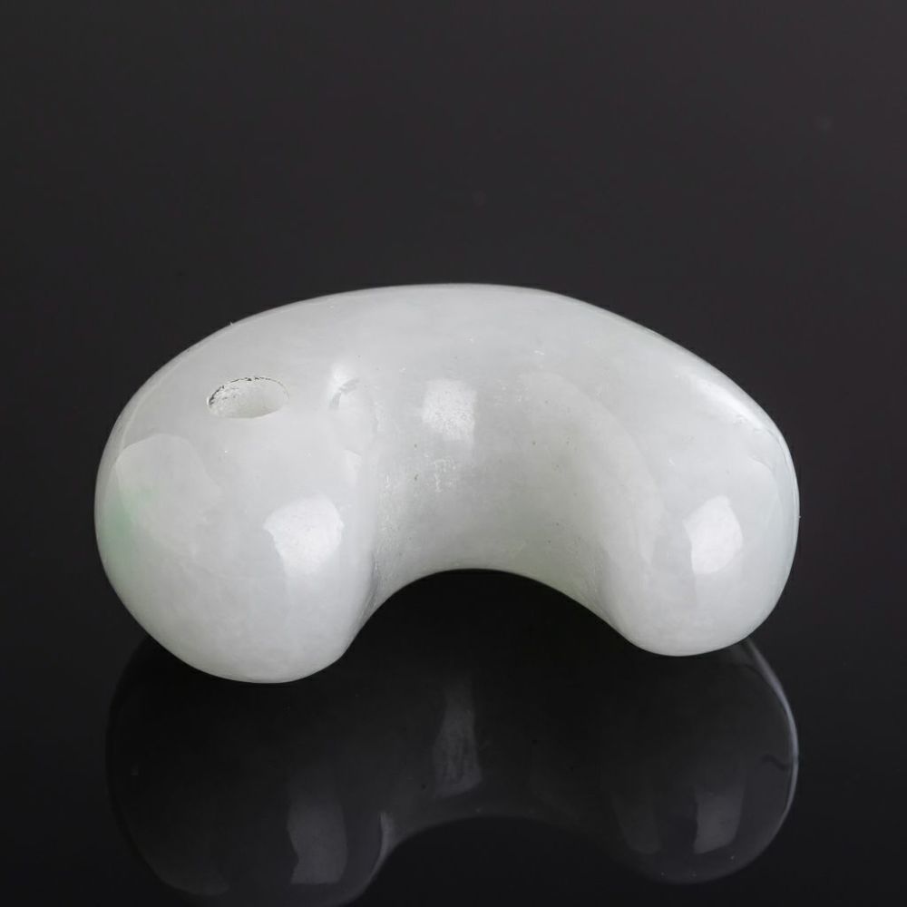 極上品✳古代よりの縁起物　糸魚川翡翠勾玉*ジェダイト　極上透明感あり　鑑別書付‼️ 極上プレミアム・アイスジェイド・神話の勾玉・透明感抜群・艶