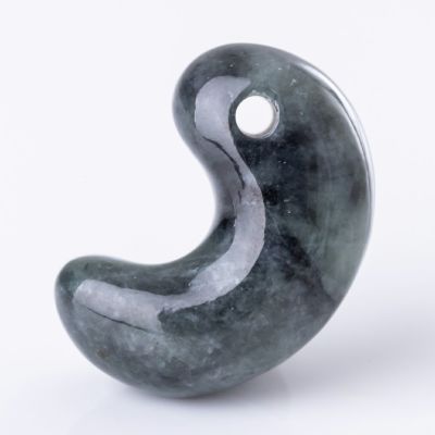 勾玉／青色（入コン沢）ヒスイ | 糸魚川翡翠工房こたき