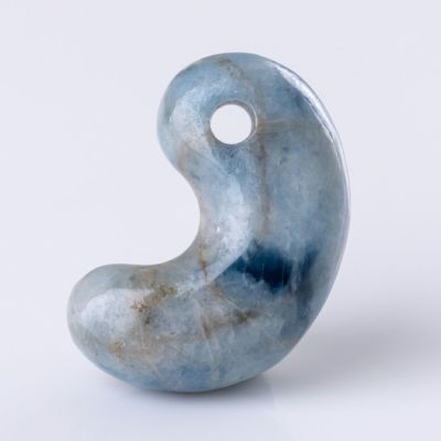 勾玉／青色（入コン沢）ヒスイ | 糸魚川翡翠工房こたき
