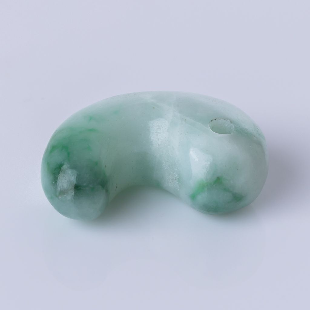 翡翠勾玉