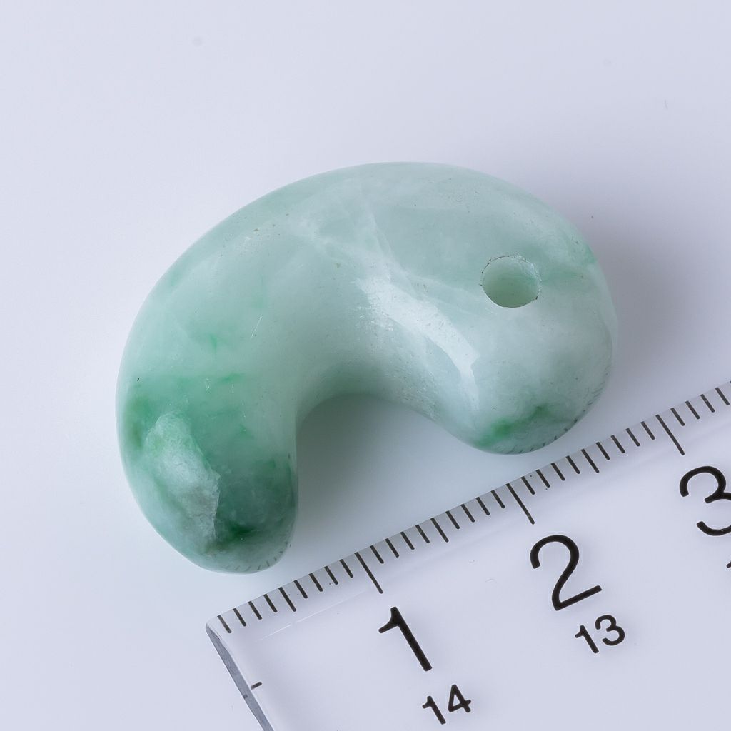 翡翠勾玉
