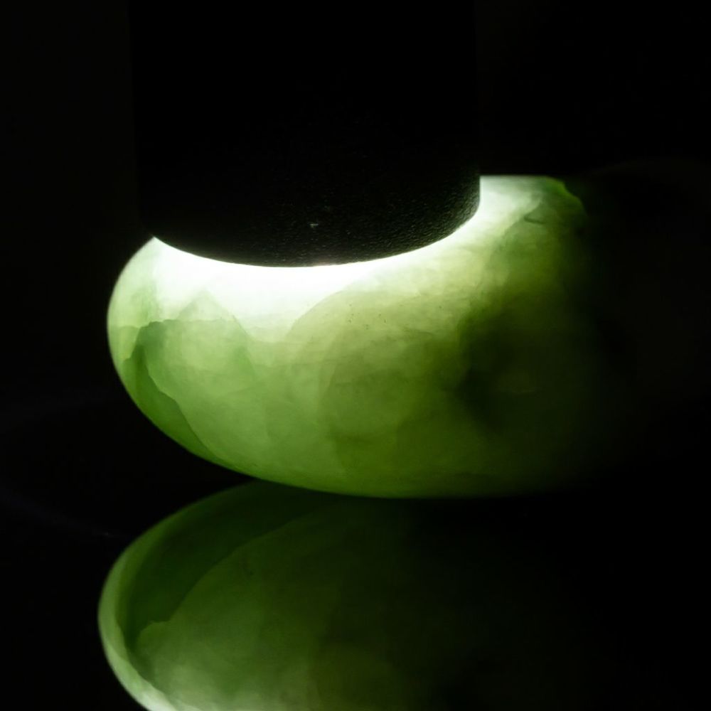 枯淡の美・モスグリーン・艶美麗】（高品質濃緑色ヒスイ）糸魚川天然