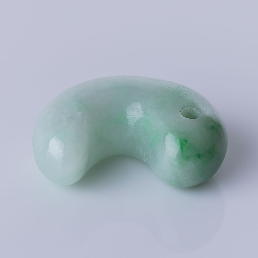 翡翠勾玉