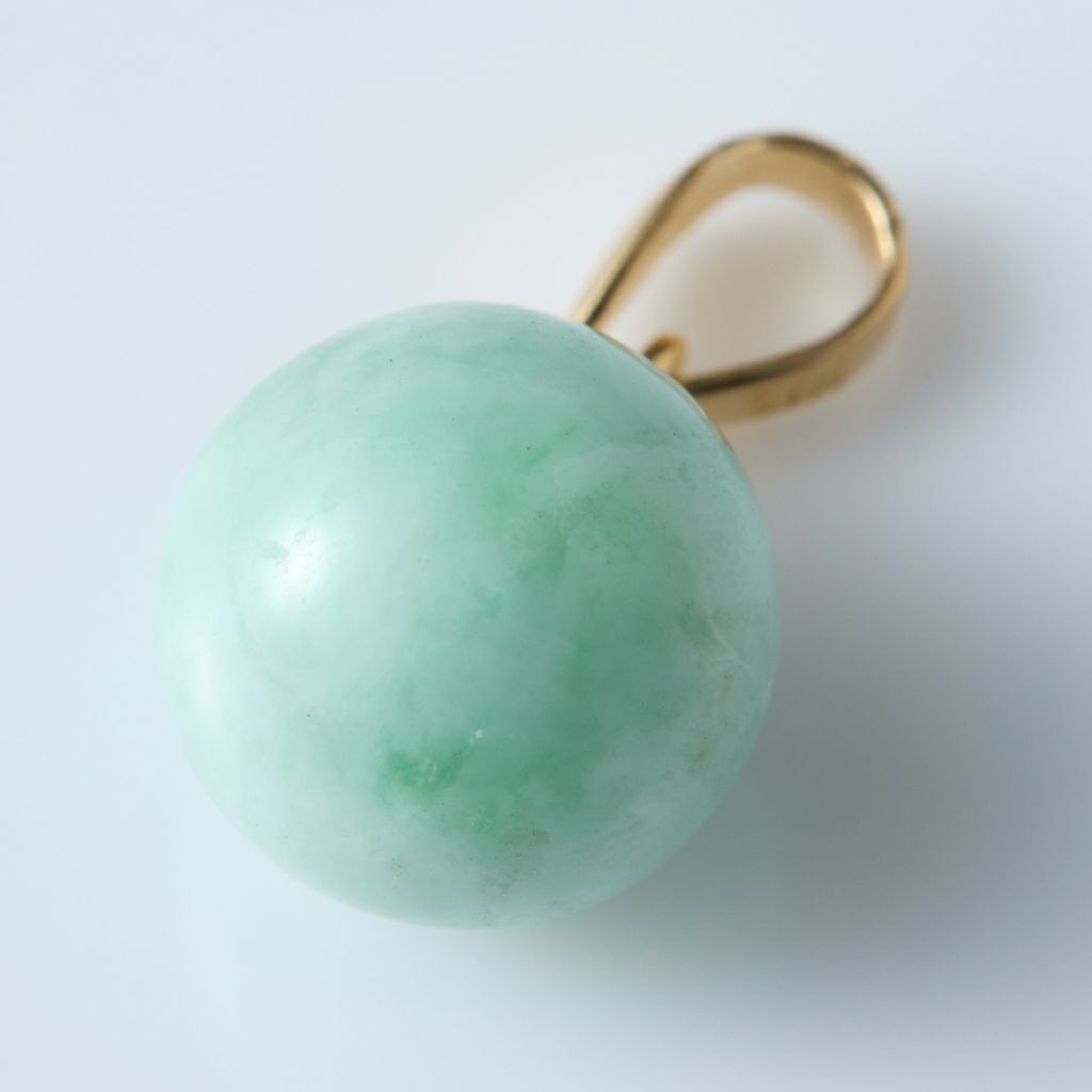 翡翠ペンダント