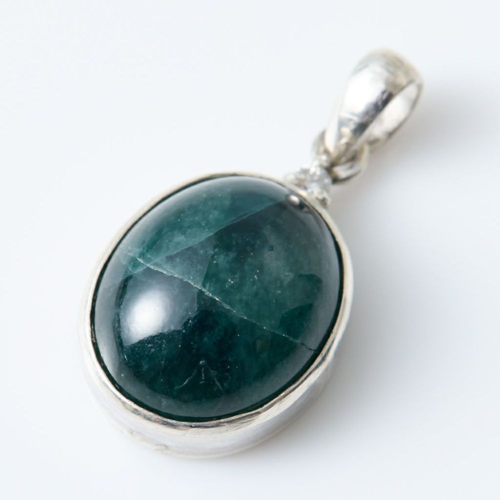 翡翠ペンダント