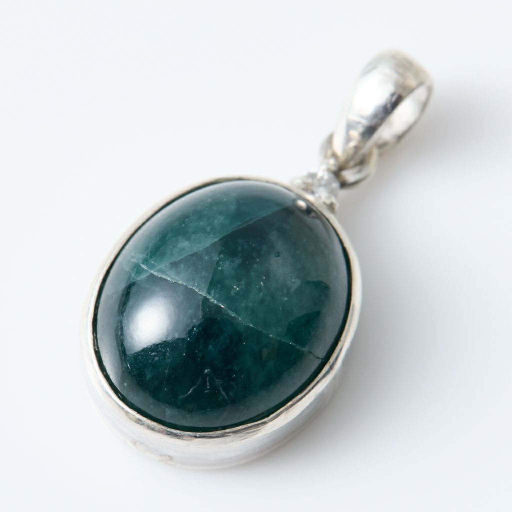 翡翠ペンダント