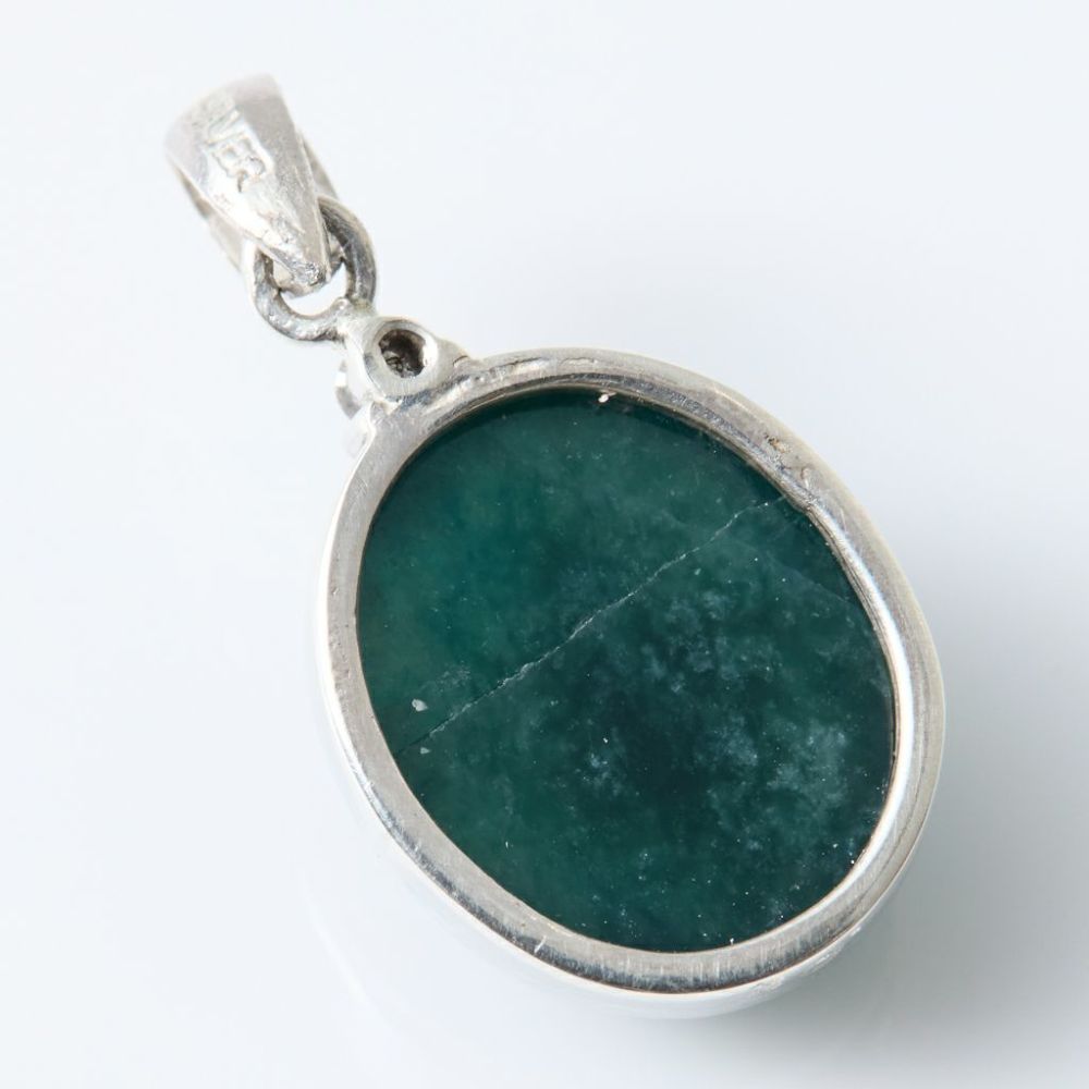 翡翠ペンダント