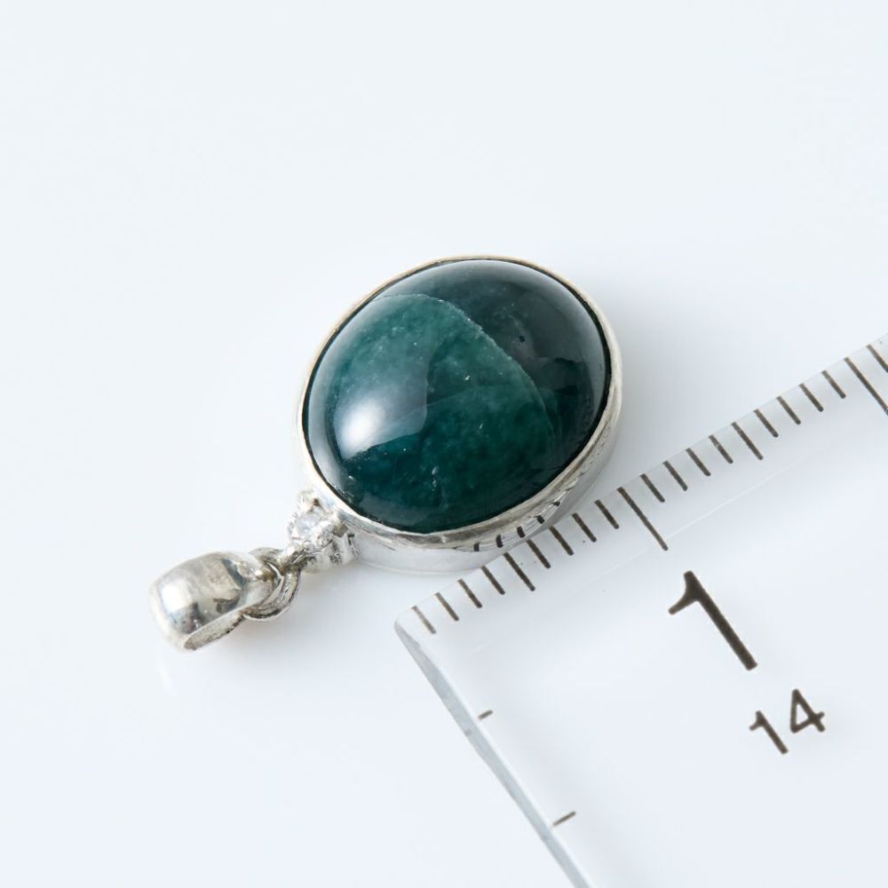 翡翠ペンダント