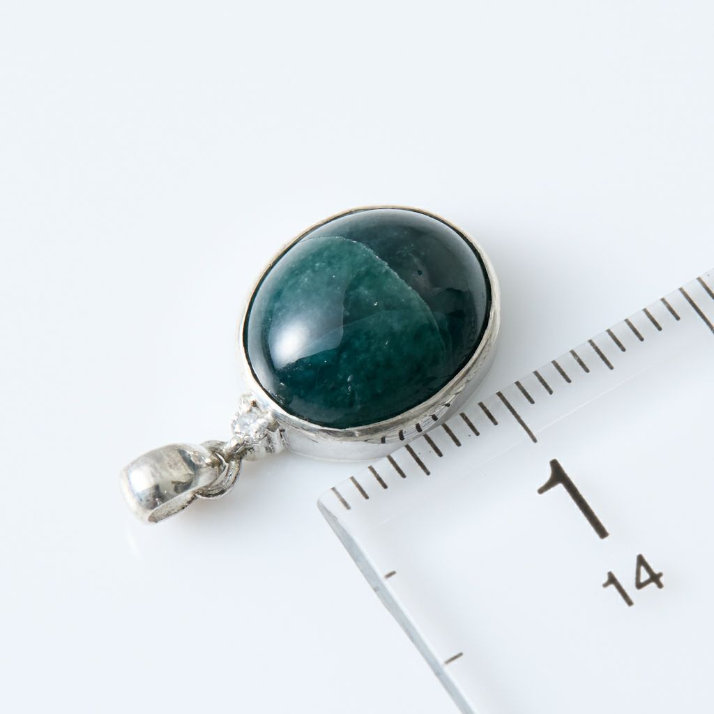 翡翠ペンダント