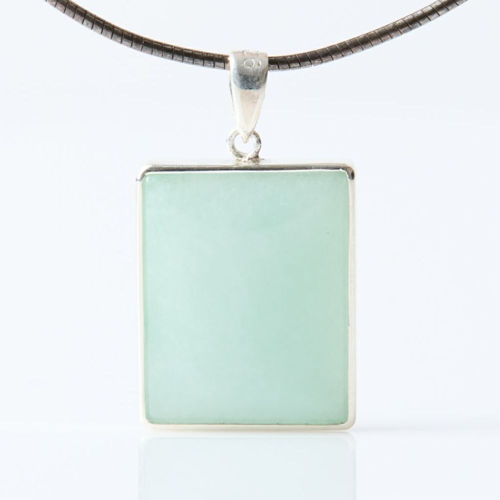 翡翠ペンダント