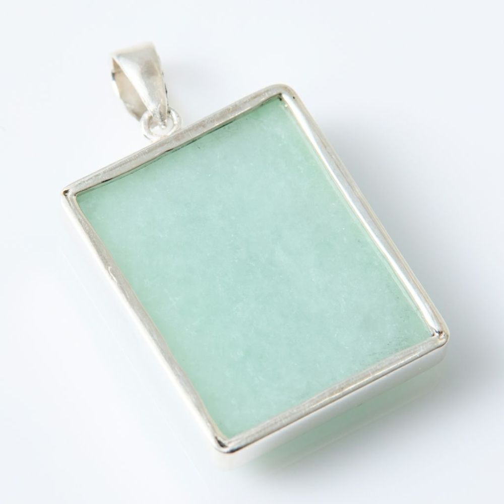 翡翠ペンダント