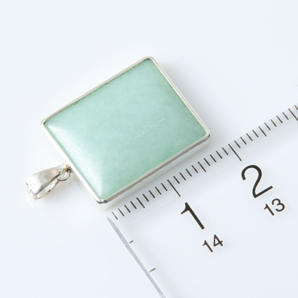 翡翠ペンダント