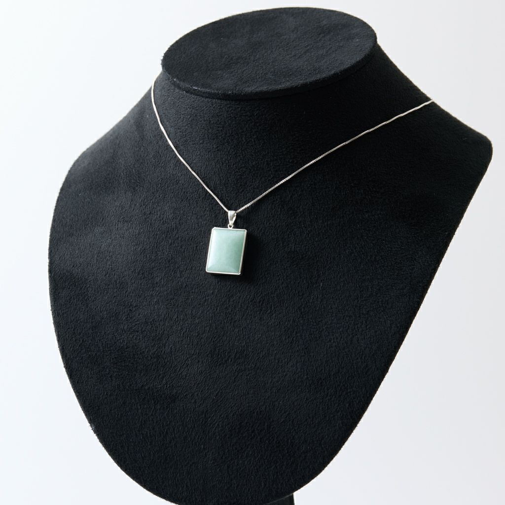 翡翠ペンダント