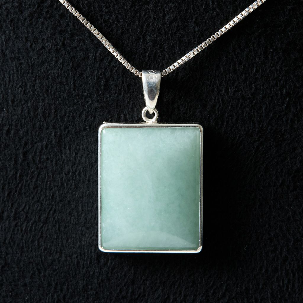 翡翠ペンダント
