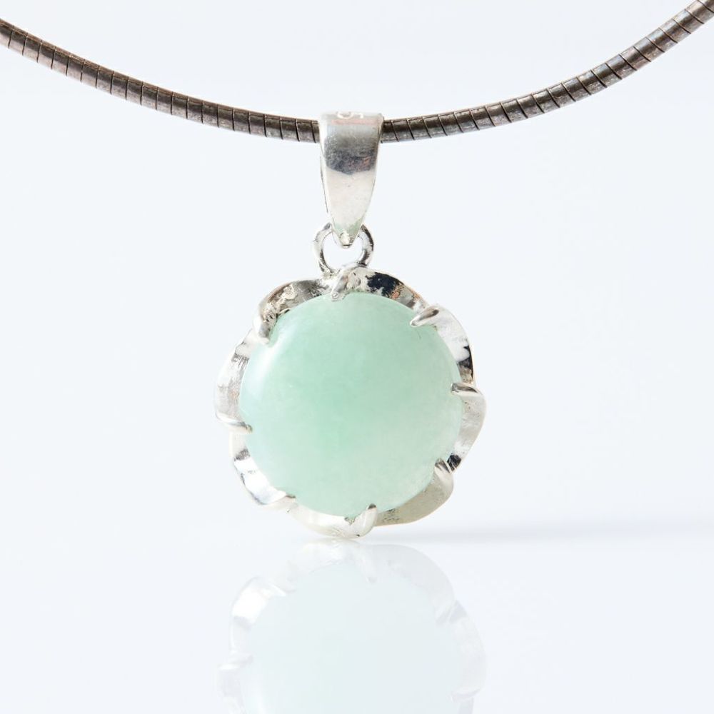 翡翠ペンダント