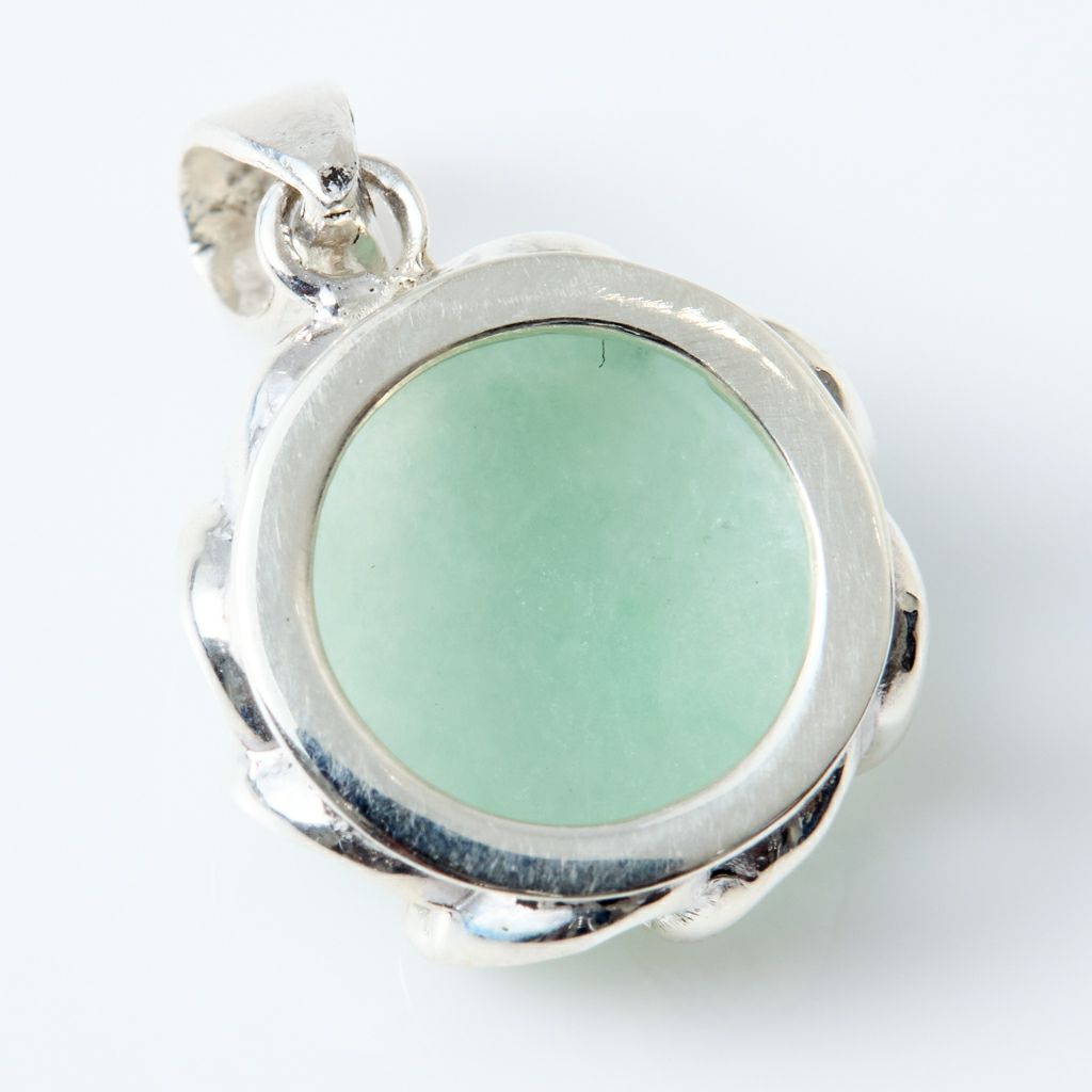 翡翠ペンダント