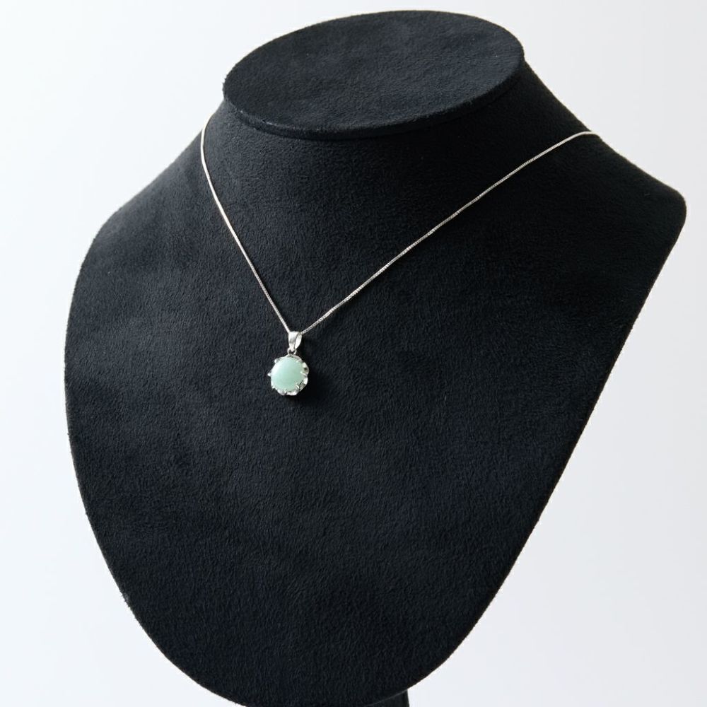 翡翠ペンダント