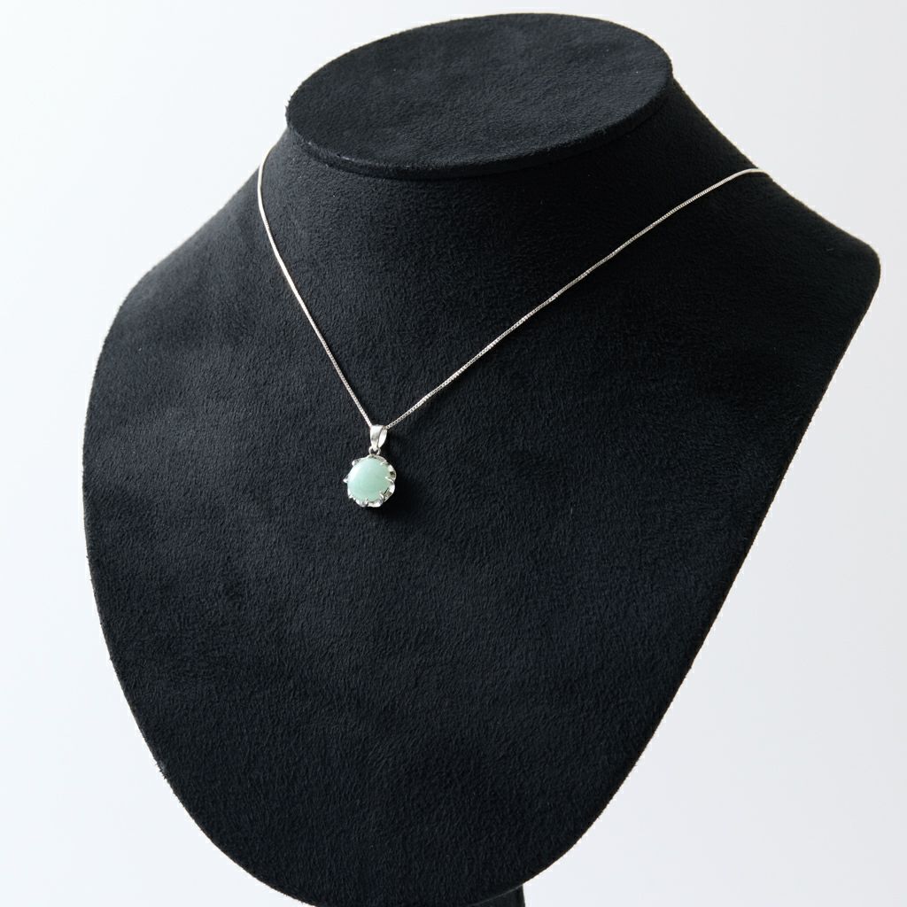 翡翠ペンダント