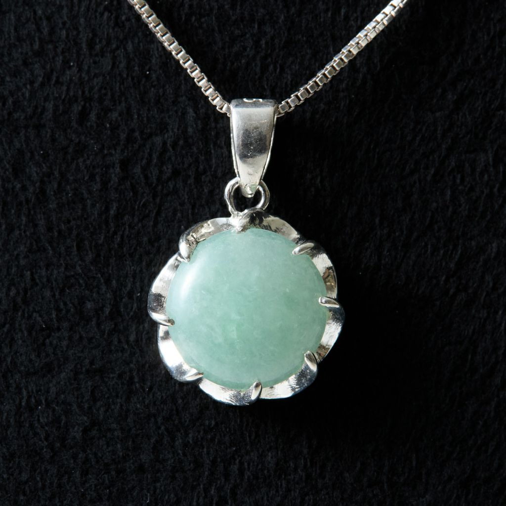 翡翠ペンダント