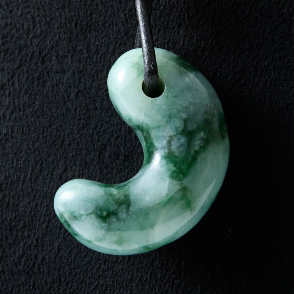 翡翠ペンダント